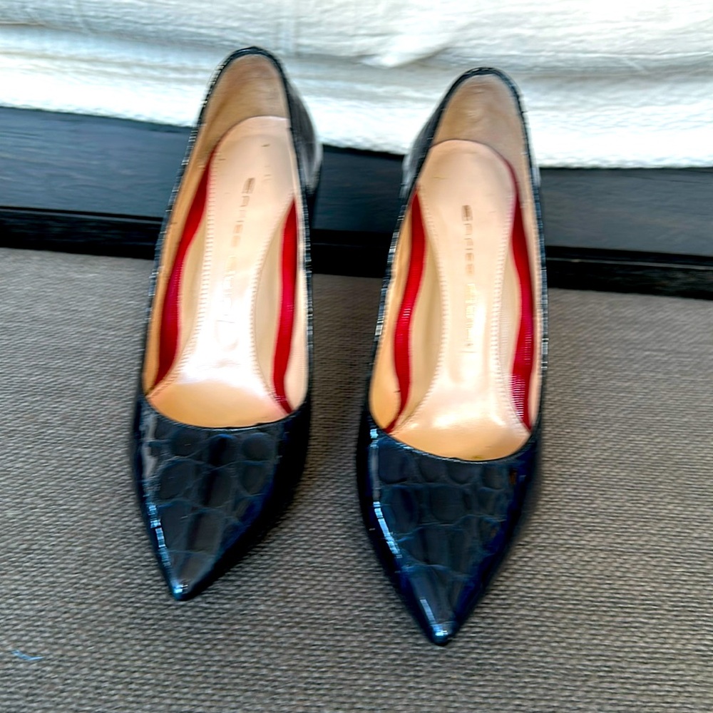 Enrico Cuini blue crock heals 37